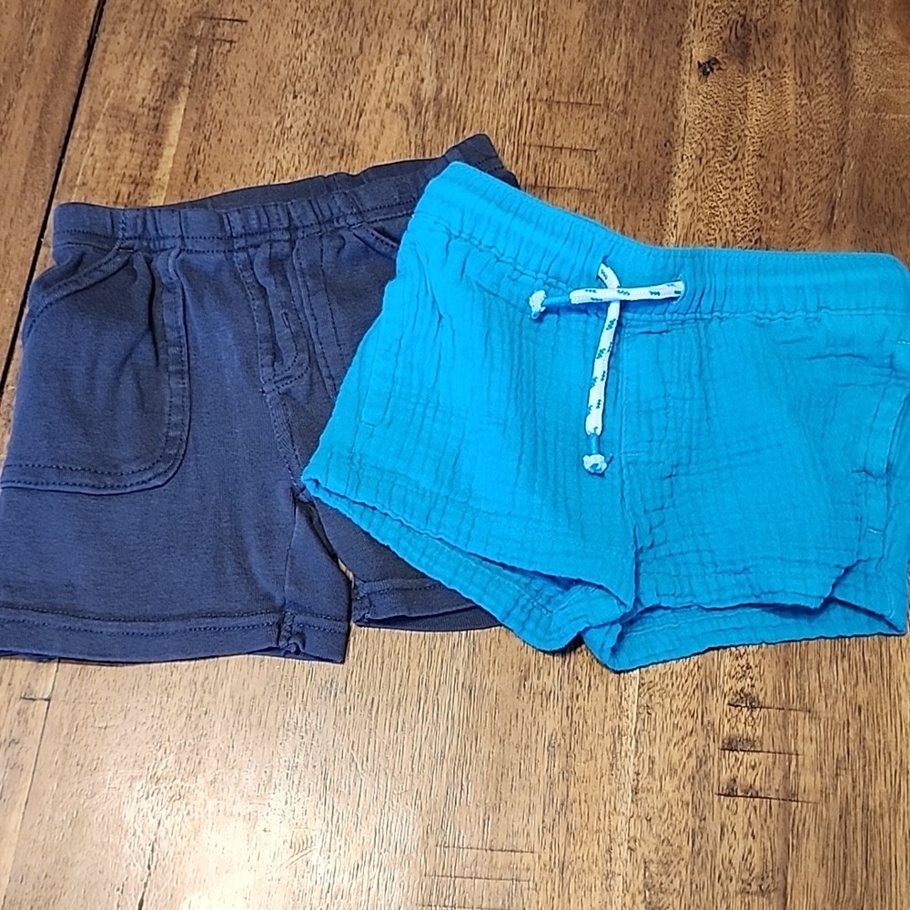 2 PAIR SZ 12 MONTH SHORTS